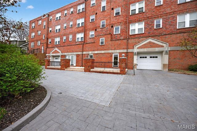 7745 Kingsbury Boulevard 22, St Louis, MO 63105