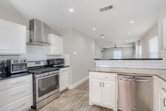 514 S Westmoreland Road, Dallas, TX 75211