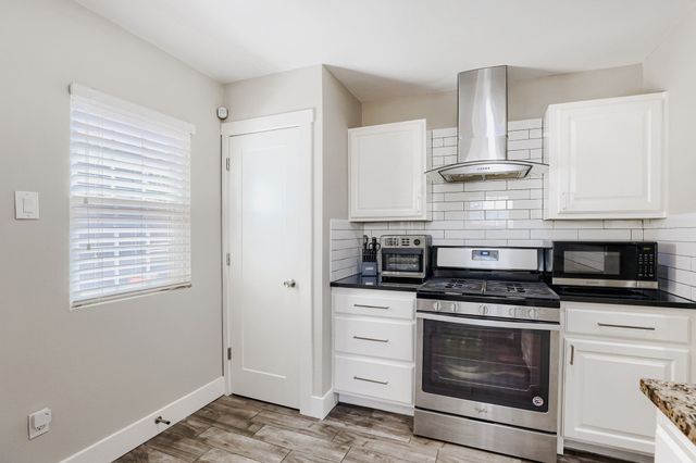 514 S Westmoreland Road, Dallas, TX 75211