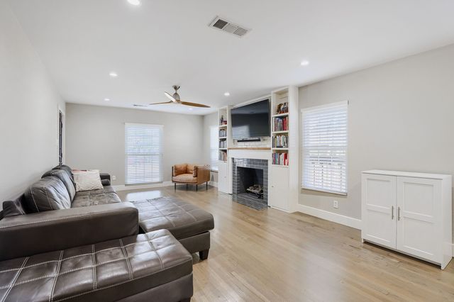514 S Westmoreland Road, Dallas, TX 75211
