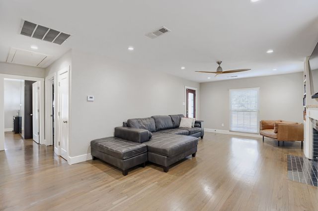 514 S Westmoreland Road, Dallas, TX 75211