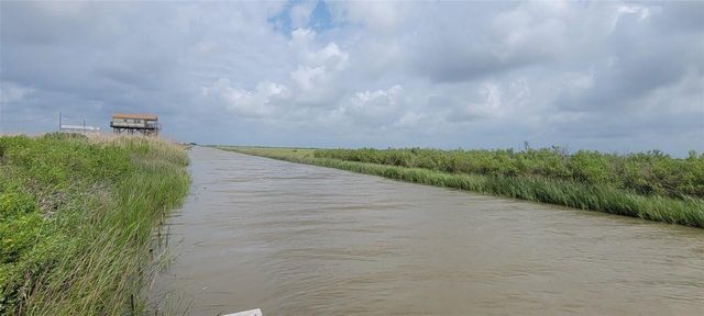 1215 4th Street, Gilchrist, TX 77617