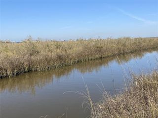 1215 4th Street, Gilchrist, TX 77617