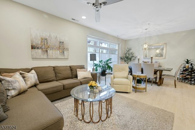 24 Elm St 2B, Montclair Twp., NJ 07042