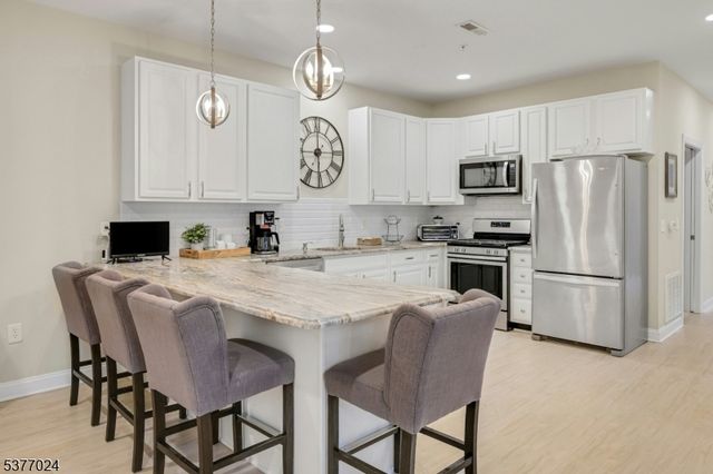 24 Elm St 2B, Montclair Twp., NJ 07042