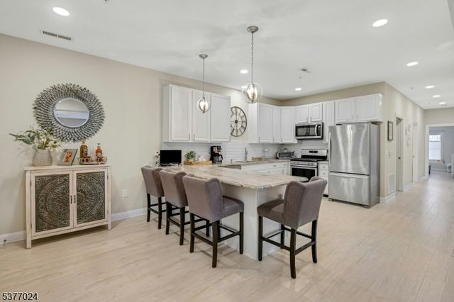 24 Elm St 2B, Montclair Twp., NJ 07042