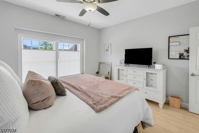 24 Elm St 2B, Montclair Twp., NJ 07042