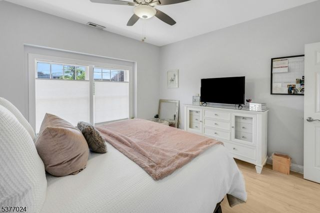 24 Elm St 2B, Montclair Twp., NJ 07042