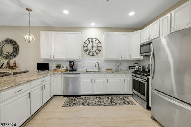 24 Elm St 2B, Montclair Twp., NJ 07042