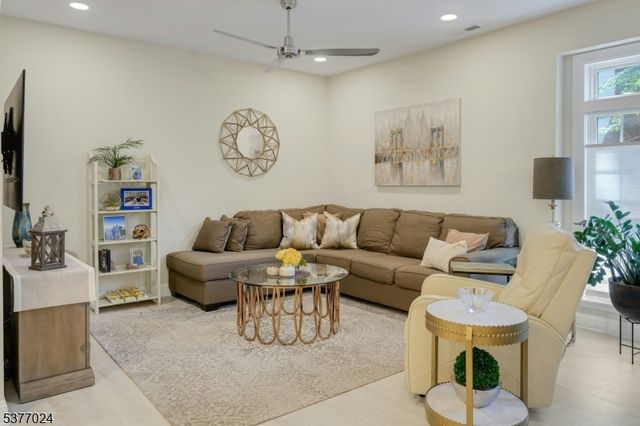 24 Elm St 2B, Montclair Twp., NJ 07042