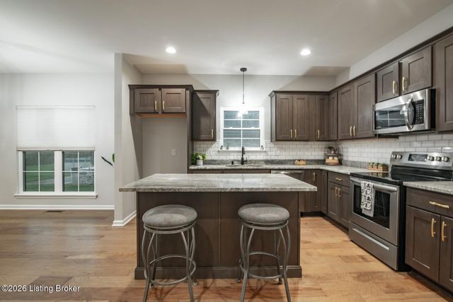 1576 Stringer Ln, Mt Washington, KY 40047