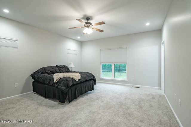 1576 Stringer Ln, Mt Washington, KY 40047