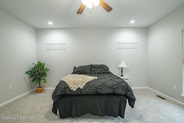 1576 Stringer Ln, Mt Washington, KY 40047