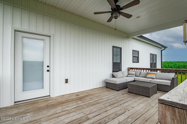 1576 Stringer Ln, Mt Washington, KY 40047