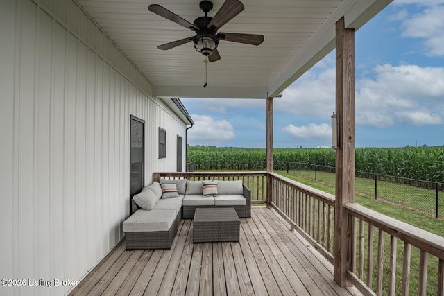 1576 Stringer Ln, Mt Washington, KY 40047