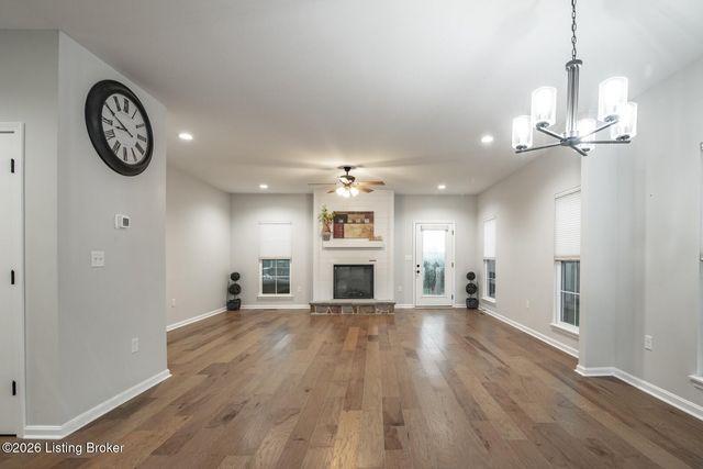 1576 Stringer Ln, Mt Washington, KY 40047