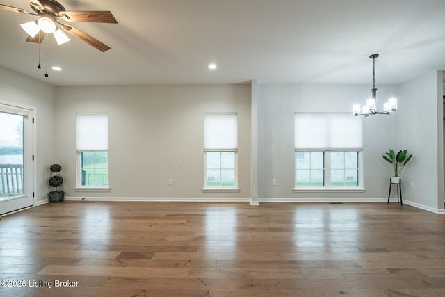 1576 Stringer Ln, Mt Washington, KY 40047