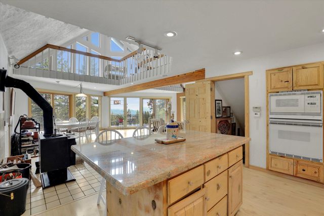 17820 N Forest Ln, Newman Lake, WA 99025