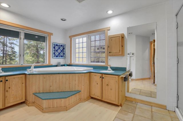 17820 N Forest Ln, Newman Lake, WA 99025