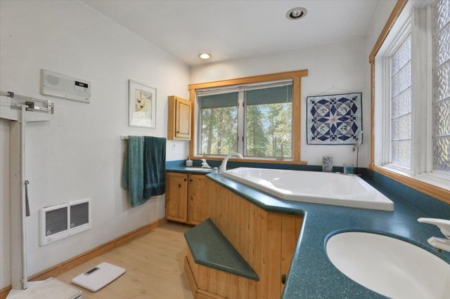 17820 N Forest Ln, Newman Lake, WA 99025