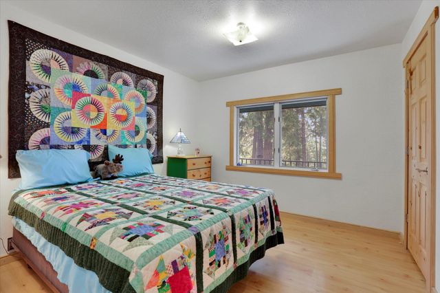 17820 N Forest Ln, Newman Lake, WA 99025