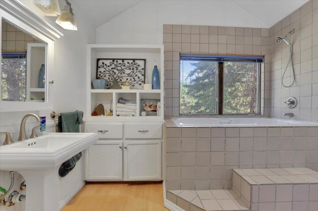 17820 N Forest Ln, Newman Lake, WA 99025