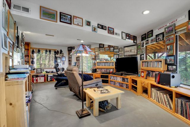 17820 N Forest Ln, Newman Lake, WA 99025