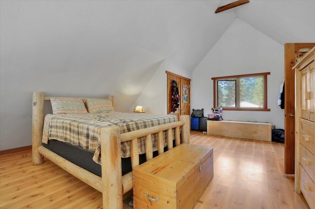 17820 N Forest Ln, Newman Lake, WA 99025