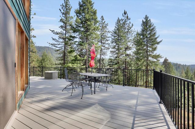 17820 N Forest Ln, Newman Lake, WA 99025