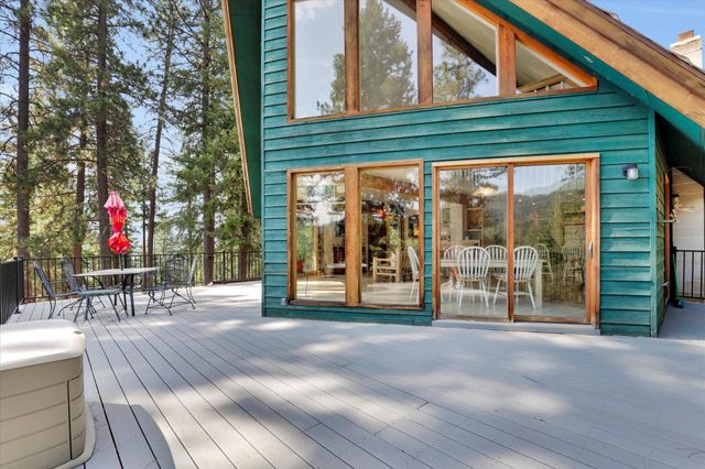 17820 N Forest Ln, Newman Lake, WA 99025
