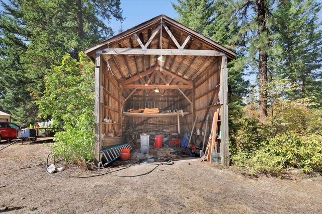 17820 N Forest Ln, Newman Lake, WA 99025
