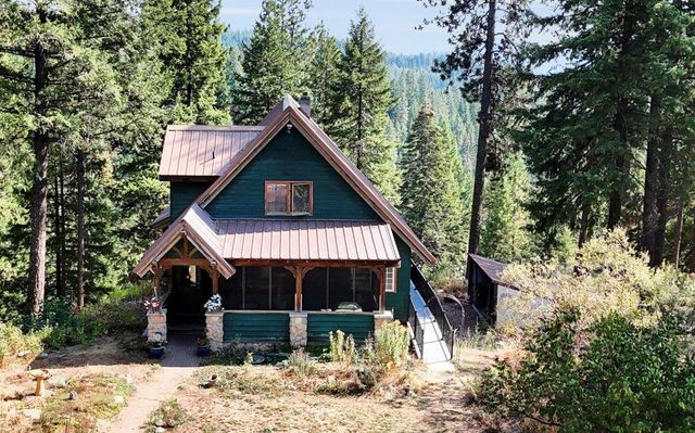 17820 N Forest Ln, Newman Lake, WA 99025