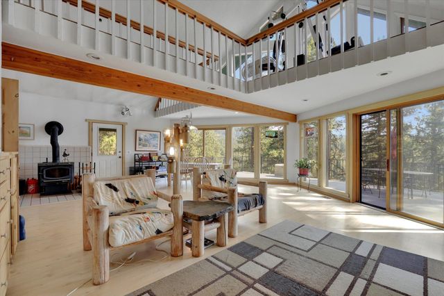 17820 N Forest Ln, Newman Lake, WA 99025