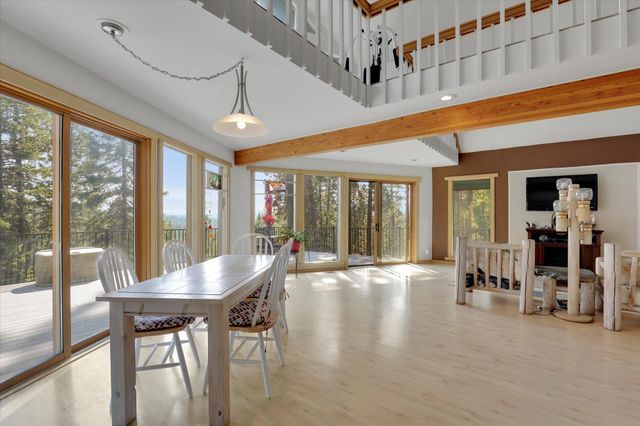 17820 N Forest Ln, Newman Lake, WA 99025
