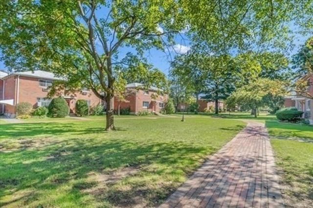 146 Bishop Dr. 146, Framingham, MA 01702