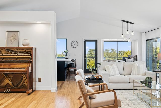 3357 Oakwood Place, Redding, CA 96001