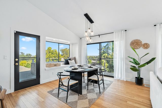 3357 Oakwood Place, Redding, CA 96001