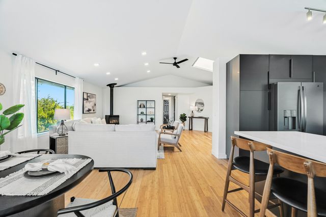 3357 Oakwood Place, Redding, CA 96001