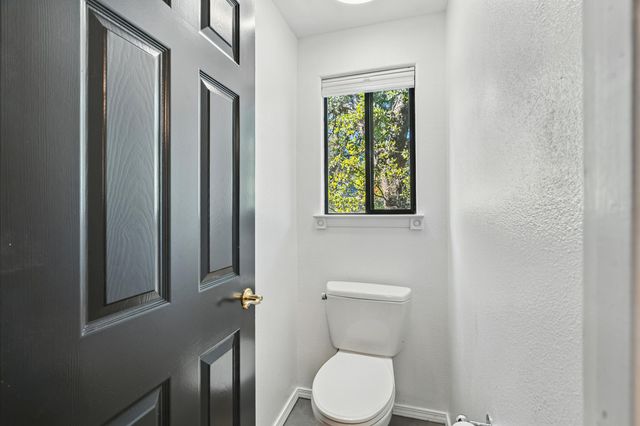 3357 Oakwood Place, Redding, CA 96001