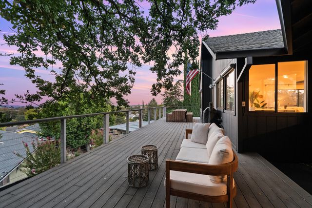 3357 Oakwood Place, Redding, CA 96001