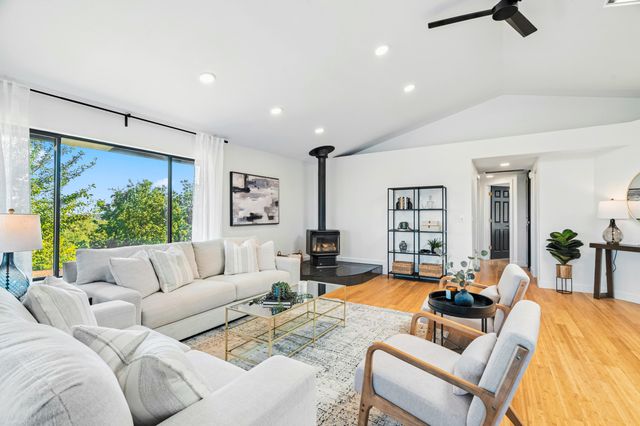 3357 Oakwood Place, Redding, CA 96001