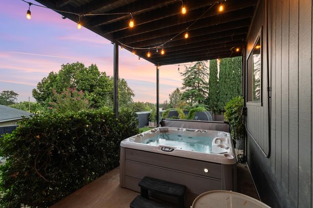 3357 Oakwood Place, Redding, CA 96001