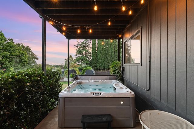 3357 Oakwood Place, Redding, CA 96001