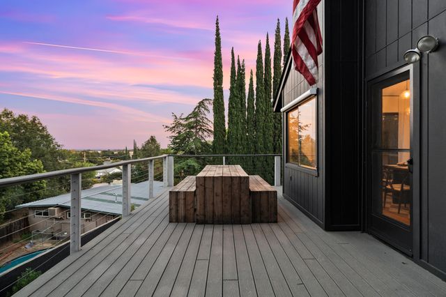 3357 Oakwood Place, Redding, CA 96001