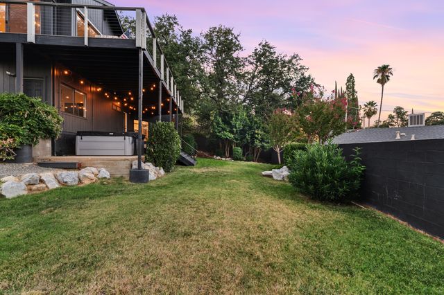 3357 Oakwood Place, Redding, CA 96001