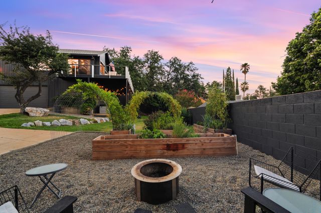 3357 Oakwood Place, Redding, CA 96001