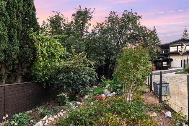 3357 Oakwood Place, Redding, CA 96001