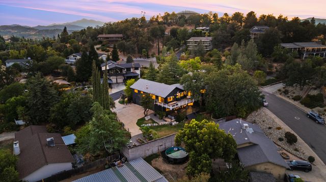 3357 Oakwood Place, Redding, CA 96001