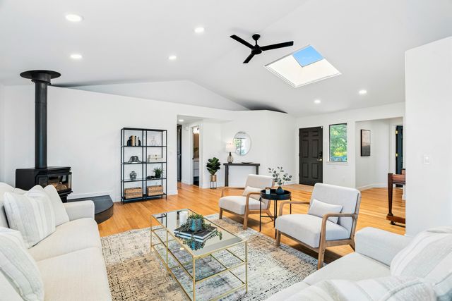 3357 Oakwood Place, Redding, CA 96001