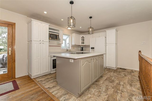 12112 Greenwalk Drive, St Louis, MO 63146